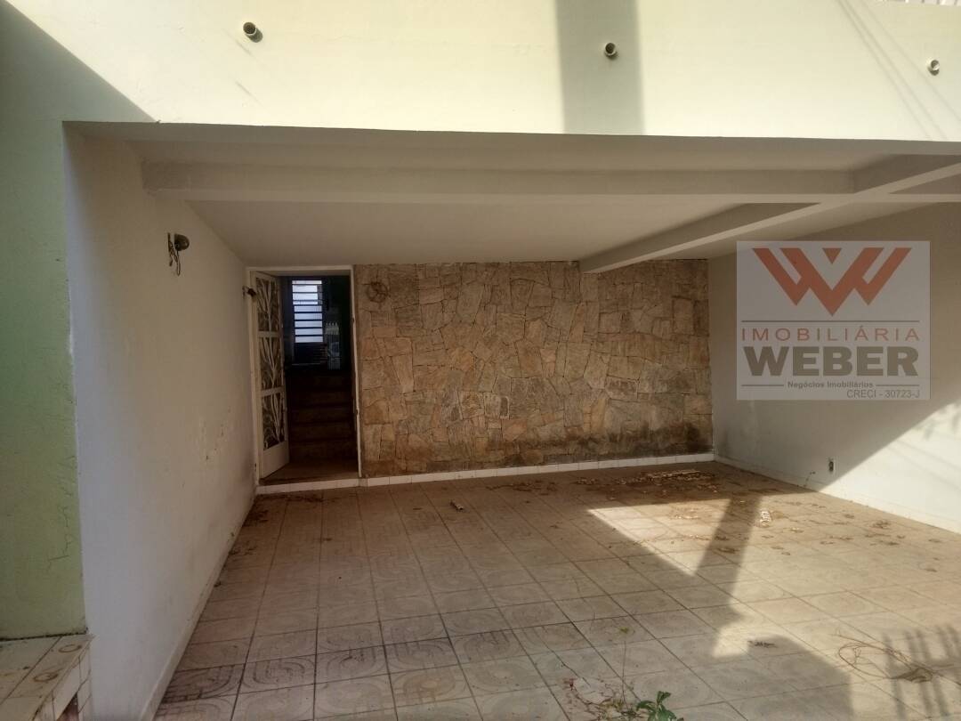 Casa à venda com 3 quartos, 236m² - Foto 2