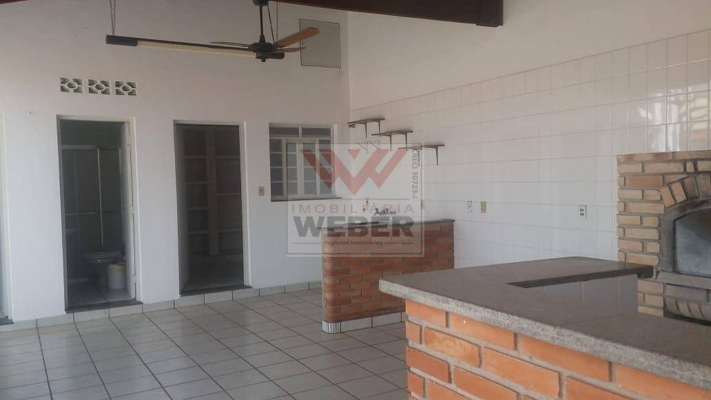 Casa à venda e aluguel com 3 quartos, 230m² - Foto 30