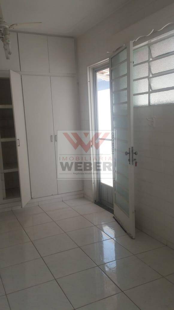 Casa à venda e aluguel com 3 quartos, 230m² - Foto 18