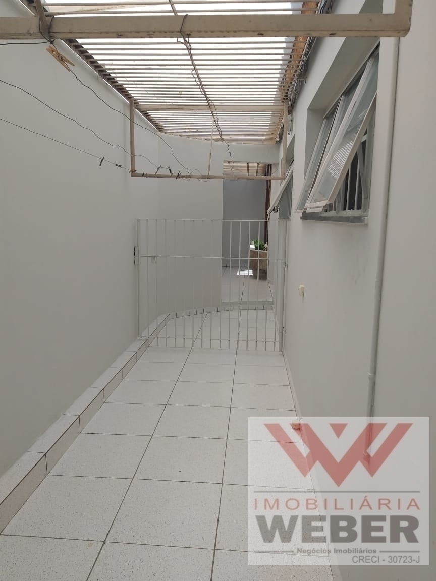 Casa à venda com 3 quartos, 300m² - Foto 33