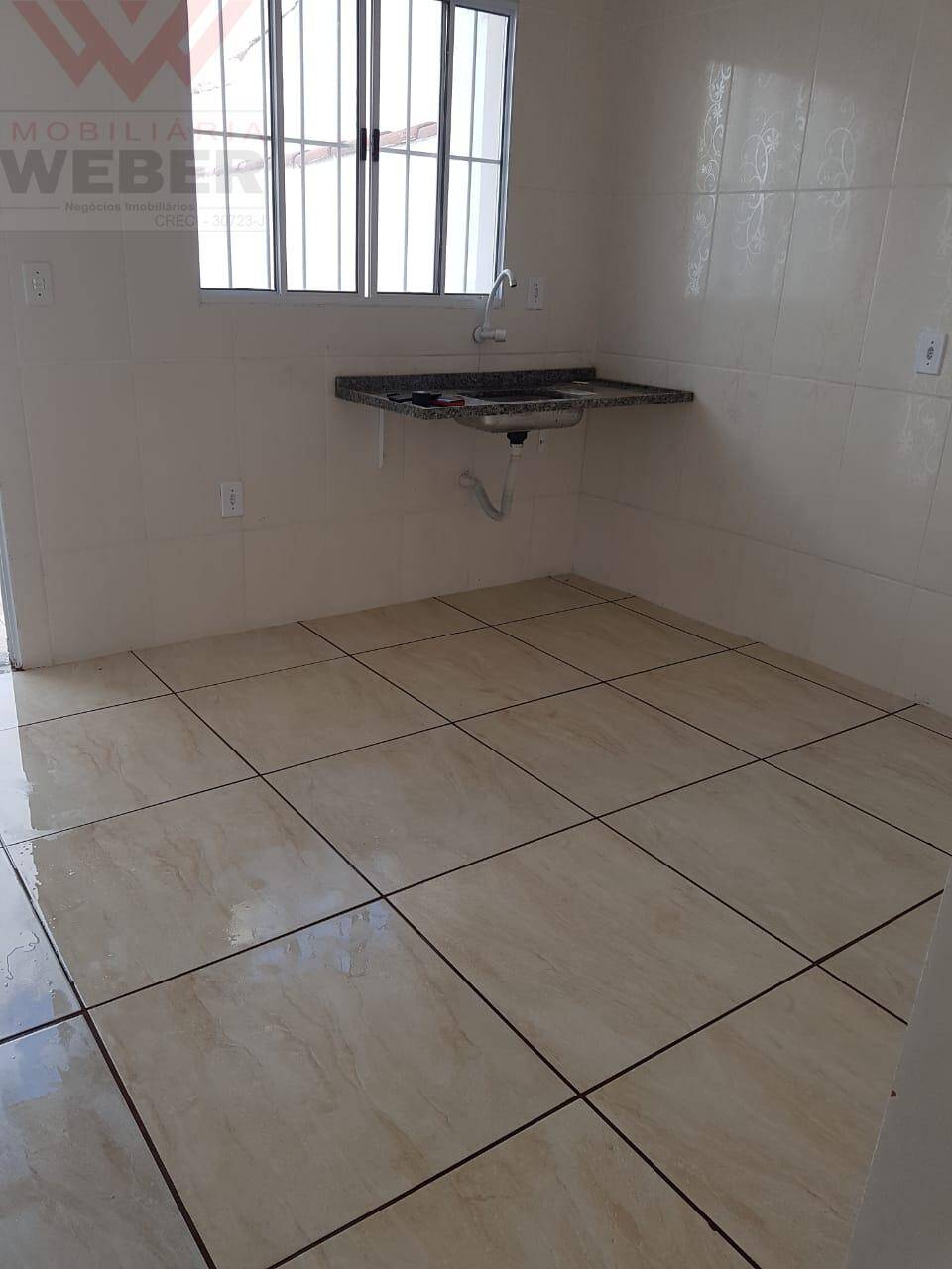 Casa à venda com 2 quartos, 75m² - Foto 2