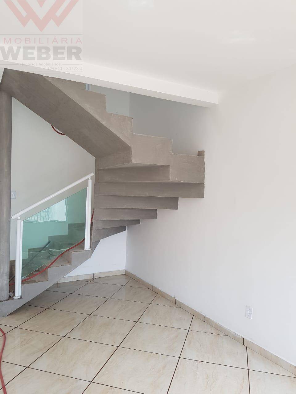 Casa à venda com 2 quartos, 75m² - Foto 1