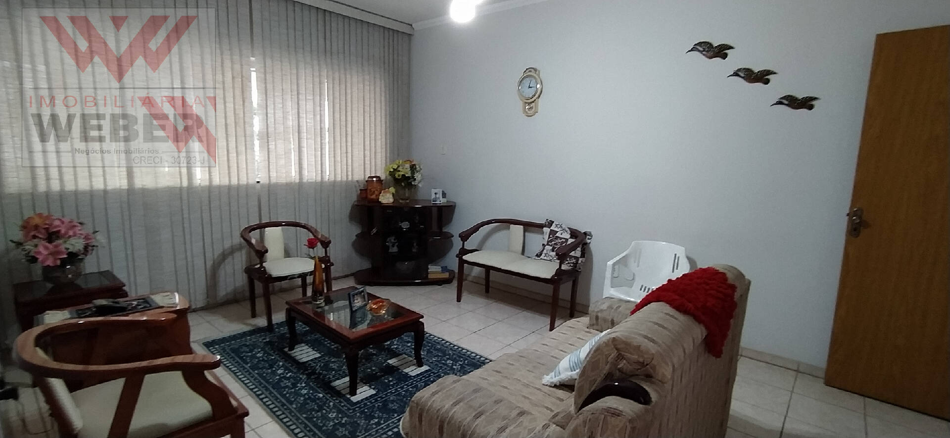 Casa à venda com 3 quartos, 205m² - Foto 1