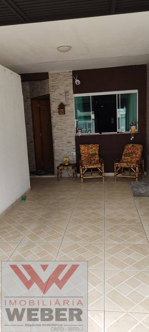 Casa à venda com 3 quartos, 100m² - Foto 1