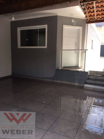 Casa à venda com 2 quartos, 100m² - Foto 1