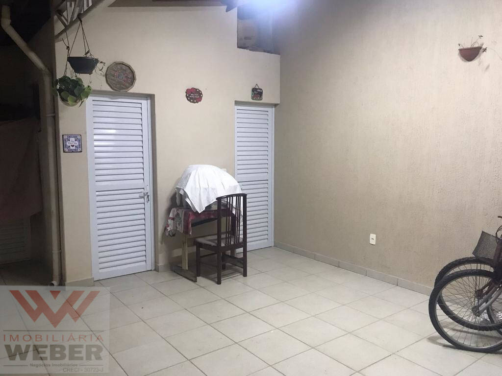 Casa à venda com 3 quartos, 280m² - Foto 2