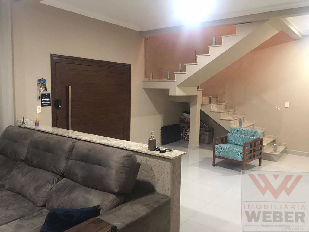 Casa à venda com 3 quartos, 280m² - Foto 1