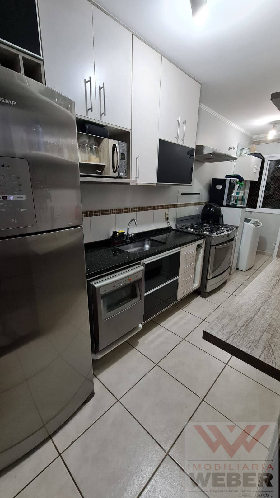 Apartamento à venda com 2 quartos, 64m² - Foto 2