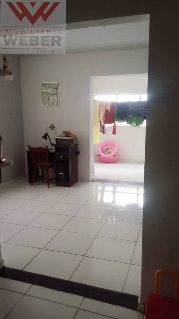 Casa à venda com 3 quartos, 179m² - Foto 2