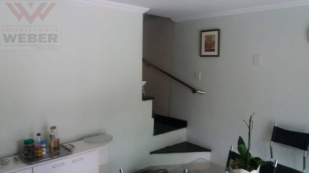 Casa à venda com 3 quartos, 226m² - Foto 2