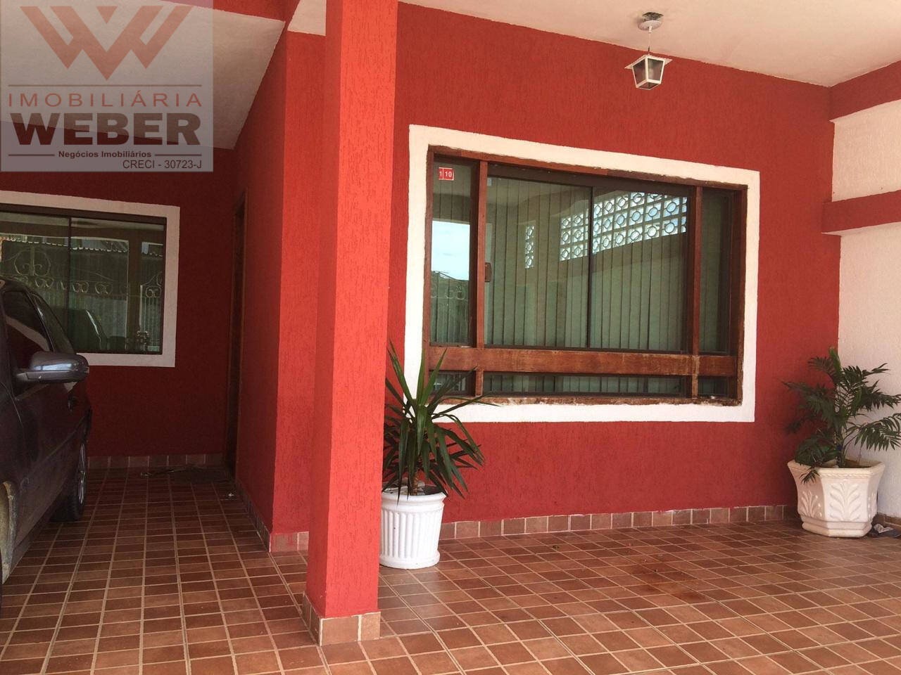 Casa à venda com 4 quartos, 300m² - Foto 1