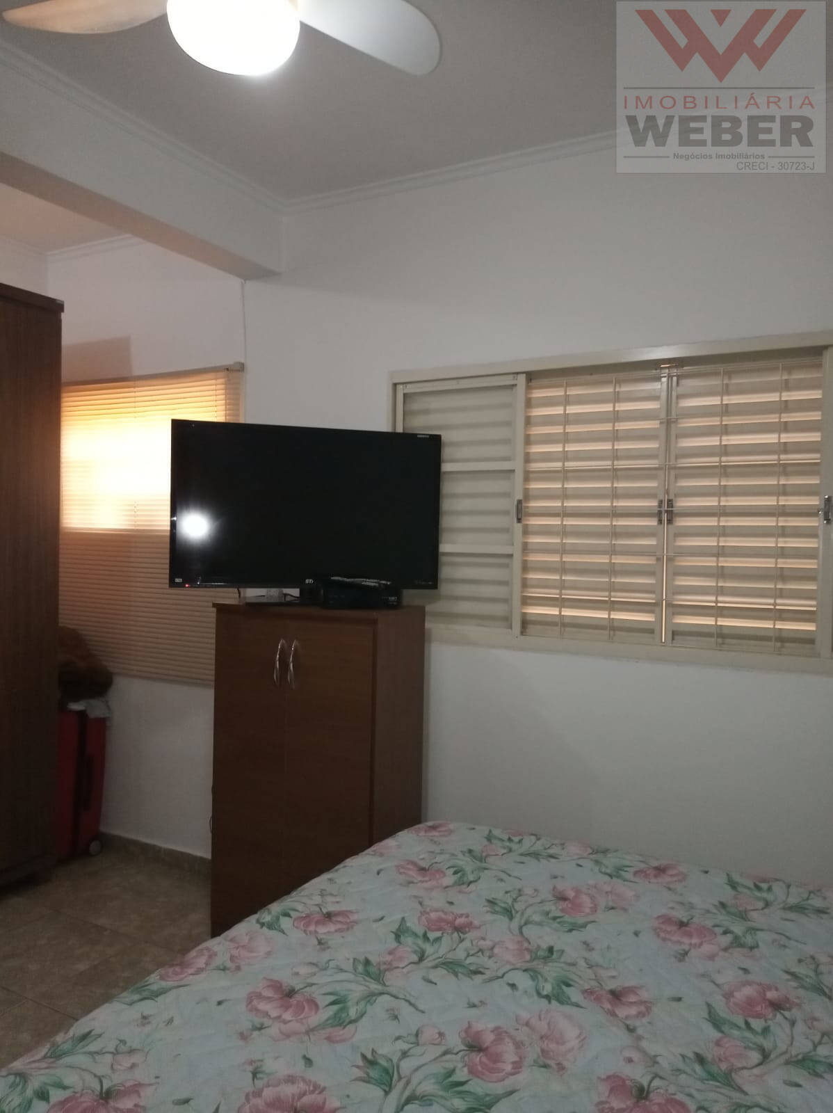 Casa à venda com 3 quartos, 208m² - Foto 2