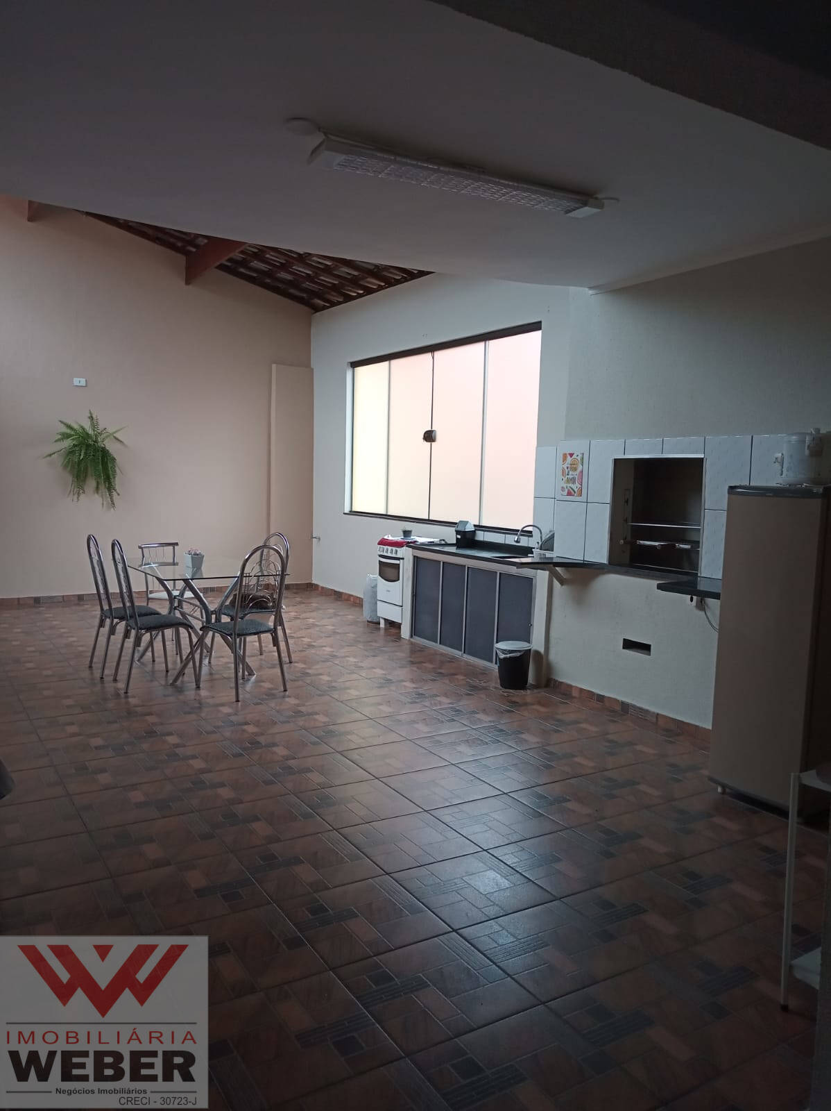 Casa à venda com 3 quartos, 208m² - Foto 1