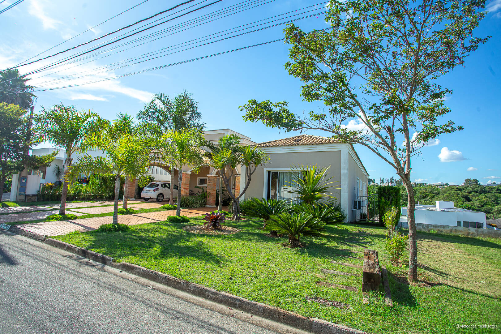 Casa à venda e aluguel com 4 quartos, 640m² - Foto 2