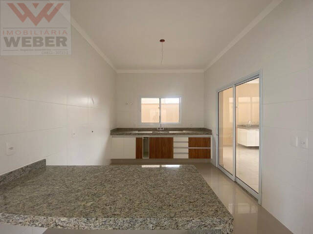 Casa à venda com 3 quartos, 180m² - Foto 4