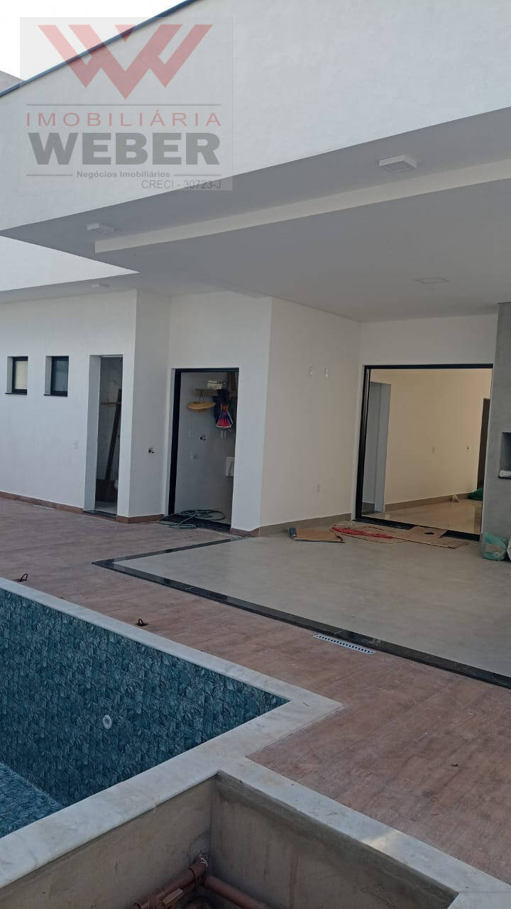 Casa à venda com 3 quartos, 240m² - Foto 2