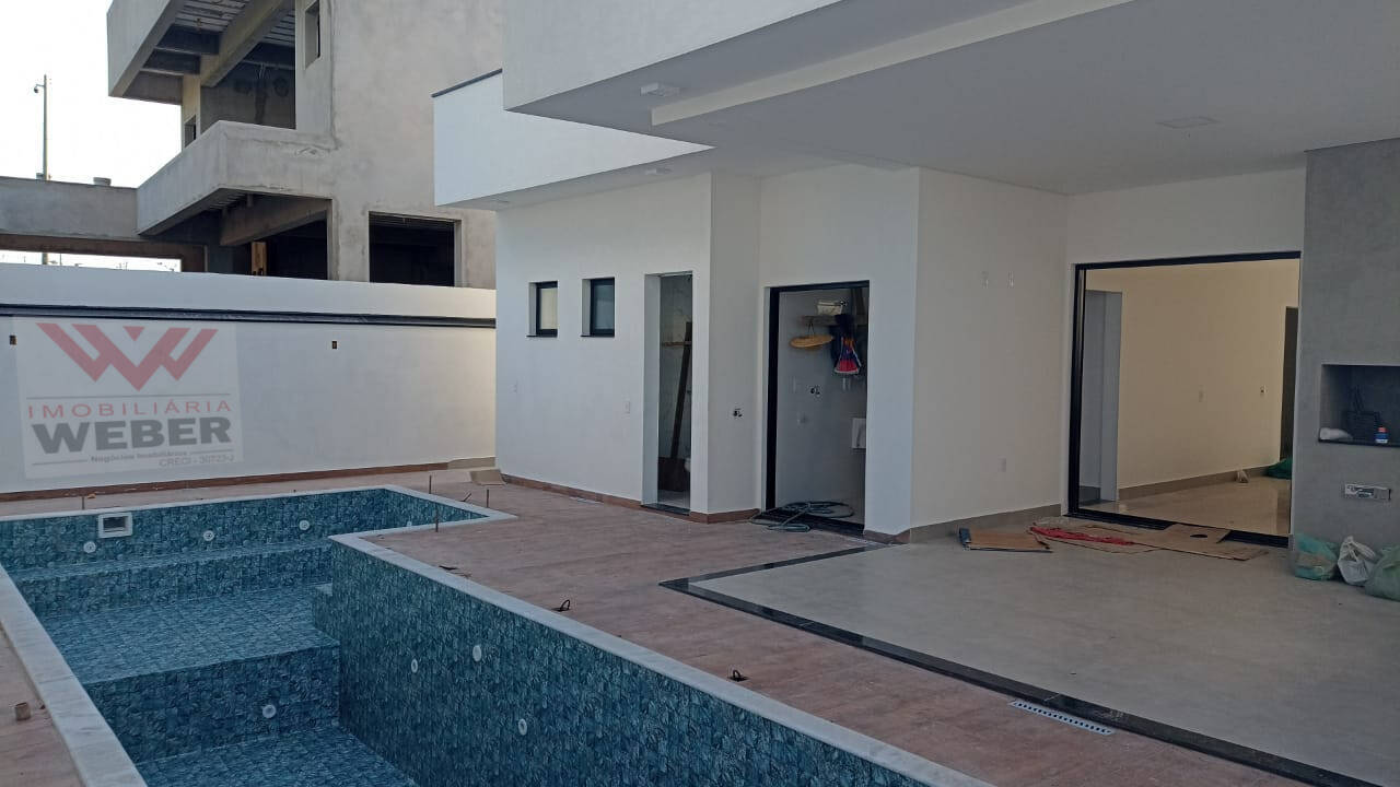 Casa à venda com 3 quartos, 240m² - Foto 4