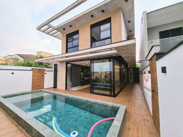 Casa à venda com 3 quartos, 275m² - Foto 1