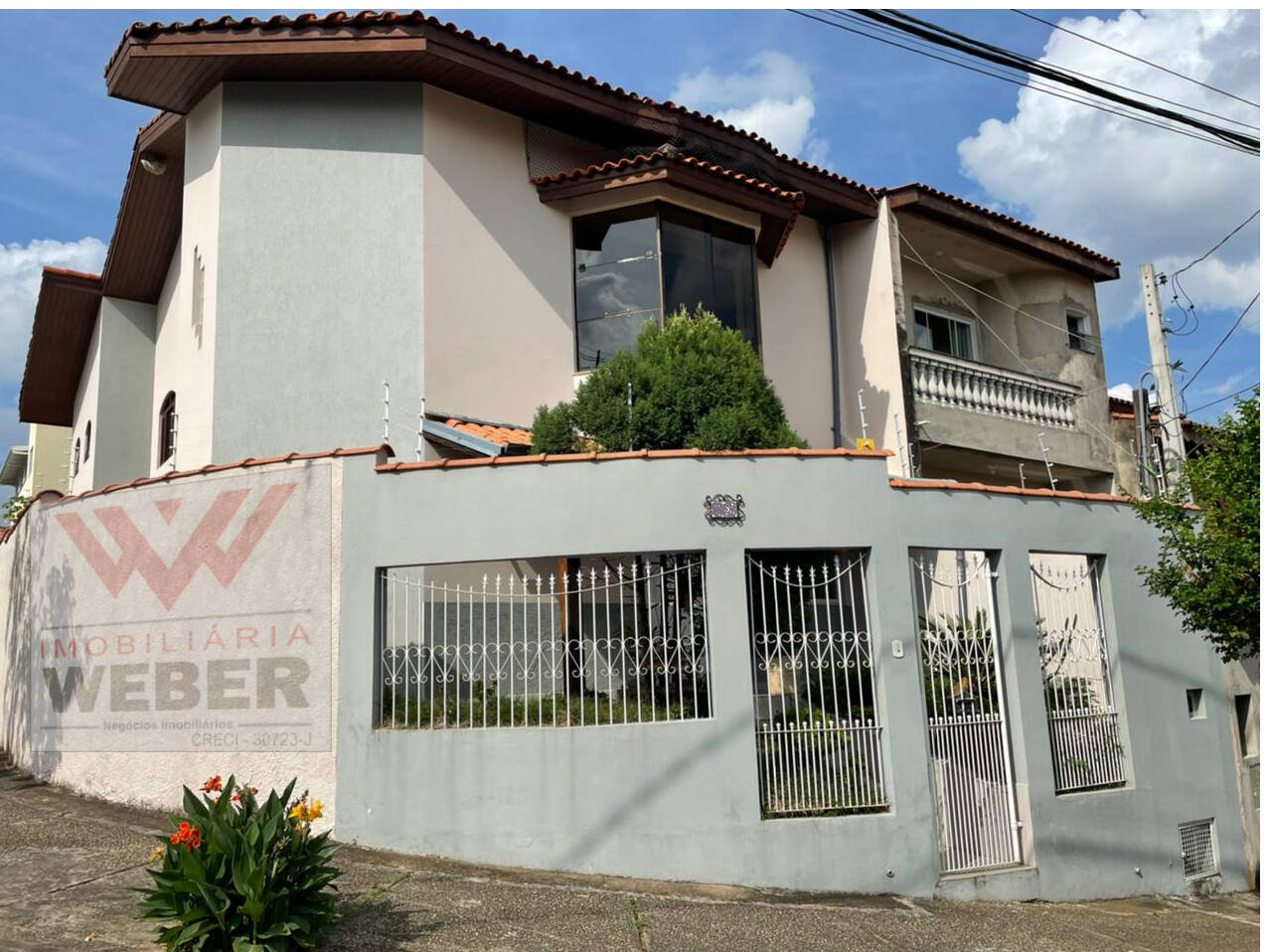 Sobrado à venda com 2 quartos, 250m² - Foto 1