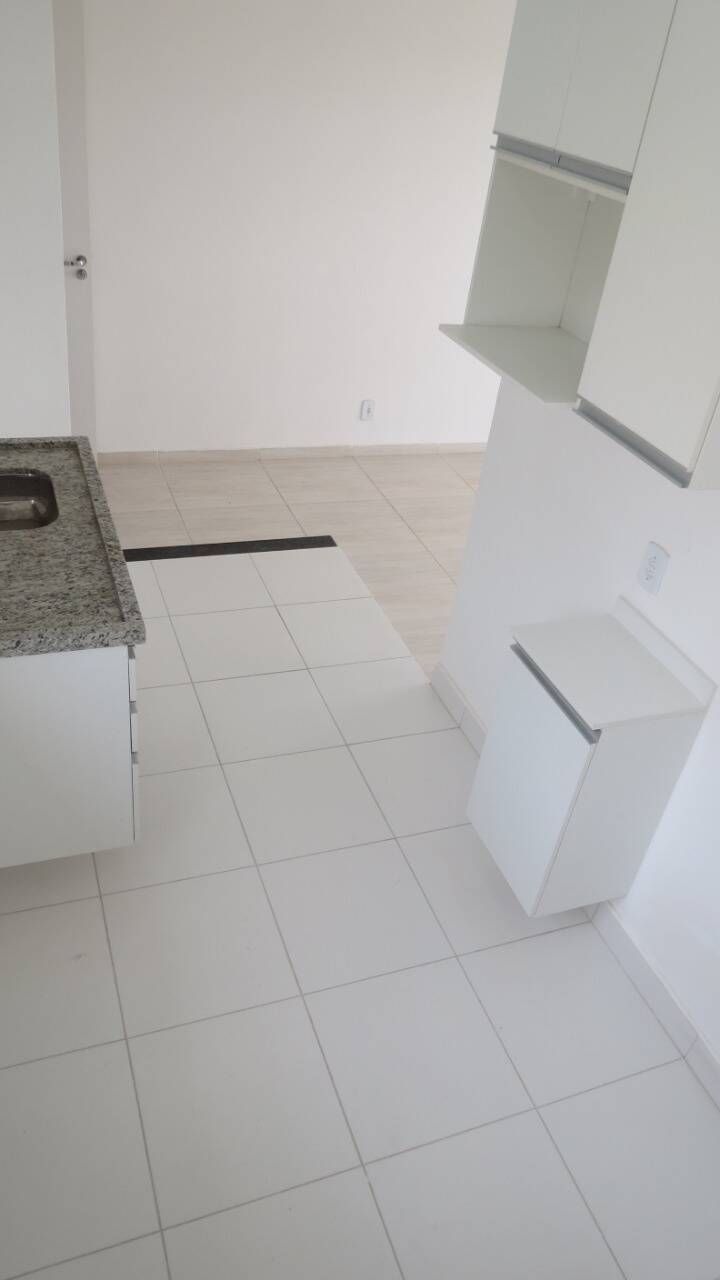 Apartamento à venda com 2 quartos, 60m² - Foto 2