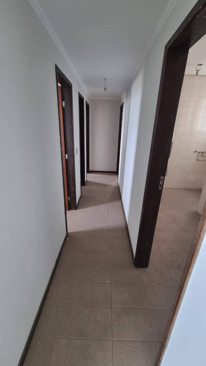 Apartamento à venda com 3 quartos, 70m² - Foto 2