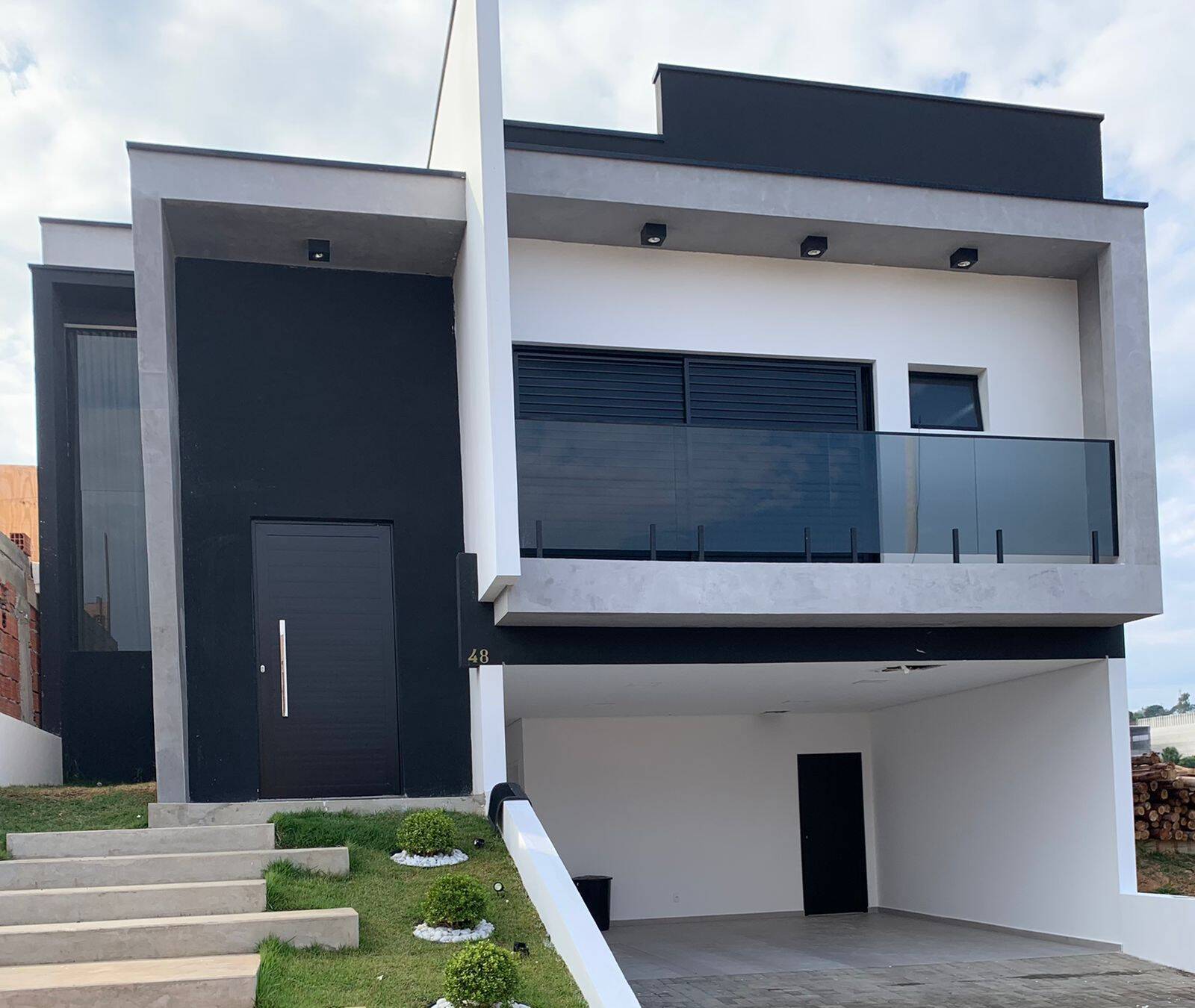 Casa à venda com 3 quartos, 195m² - Foto 1