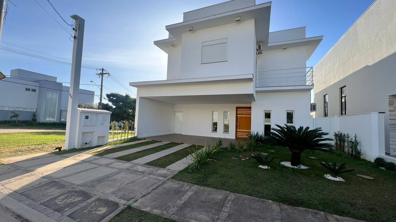 Casa de Condomínio à venda com 4 quartos, 450m² - Foto 1