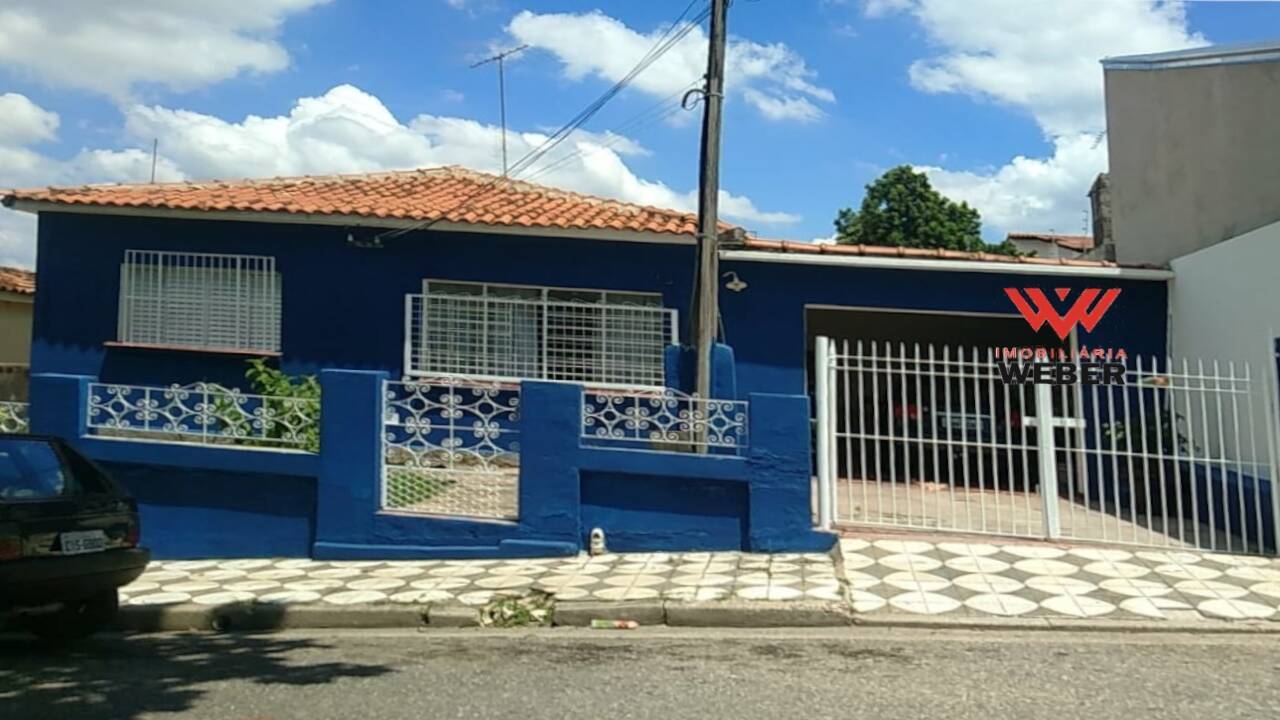 Casa à venda com 3 quartos, 300m² - Foto 1