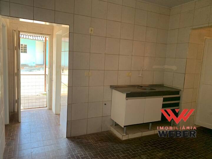 Casa à venda com 3 quartos, 300m² - Foto 4