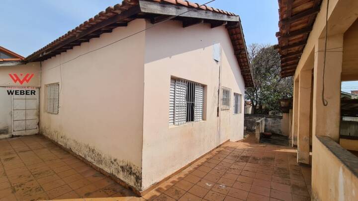 Casa à venda com 3 quartos, 330m² - Foto 2