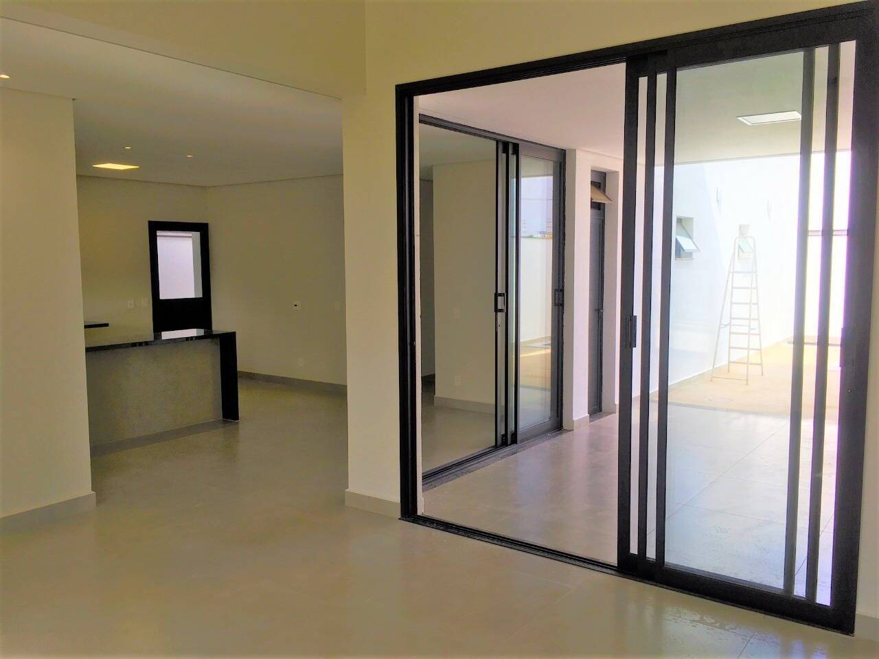 Casa de Condomínio à venda com 3 quartos, 168m² - Foto 2