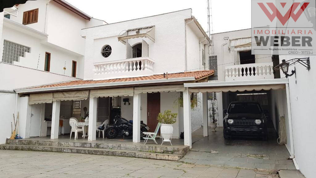 Sobrado à venda com 3 quartos, 360m² - Foto 1