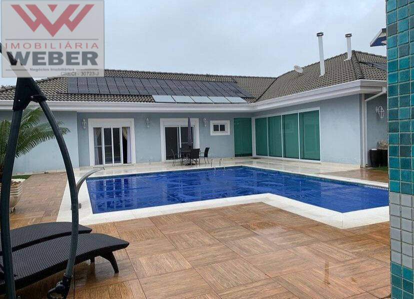 Casa de Condomínio à venda com 4 quartos, 400m² - Foto 2