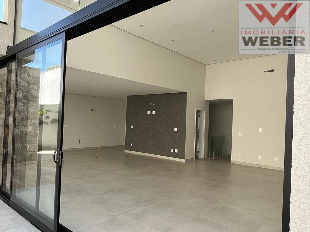 Casa de Condomínio à venda com 4 quartos, 313m² - Foto 2