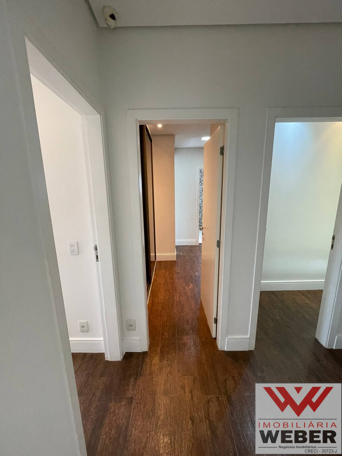 Apartamento à venda com 3 quartos, 196m² - Foto 3