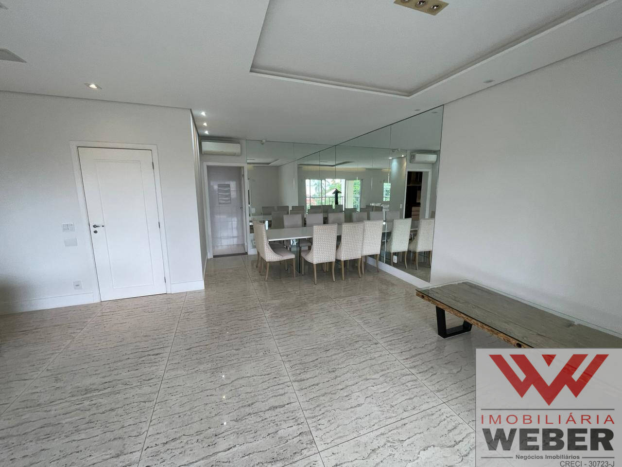 Apartamento à venda com 3 quartos, 196m² - Foto 4