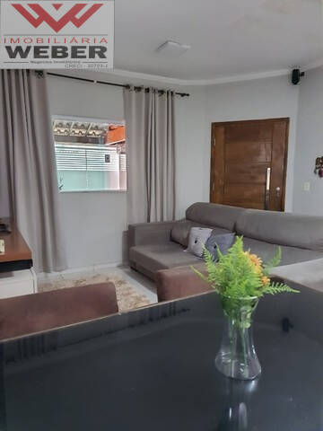 Casa à venda com 3 quartos, 120m² - Foto 1