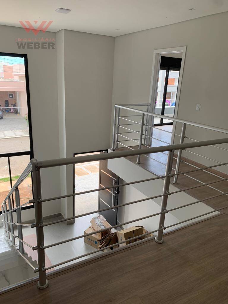 Casa de Condomínio à venda com 3 quartos, 200m² - Foto 1