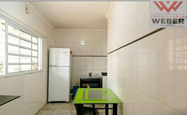 Casa à venda com 3 quartos, 200m² - Foto 2