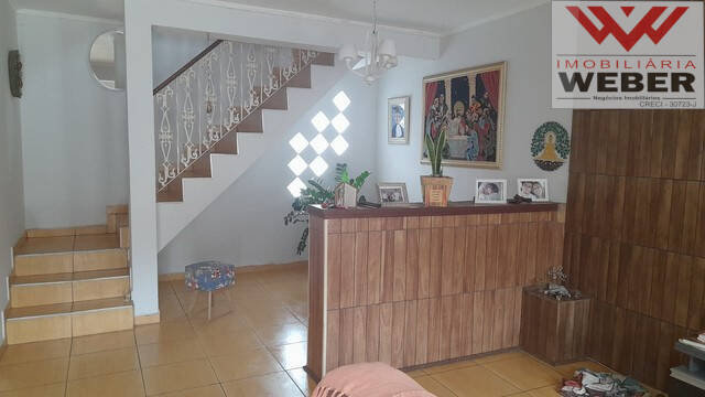 Casa à venda com 3 quartos, 200m² - Foto 1