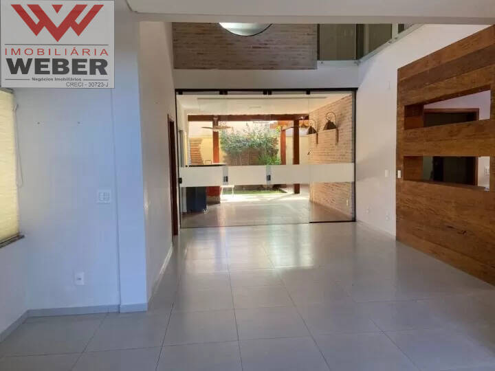 Casa de Condomínio à venda com 3 quartos, 288m² - Foto 2