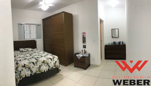 Casa à venda com 2 quartos, 200m² - Foto 4