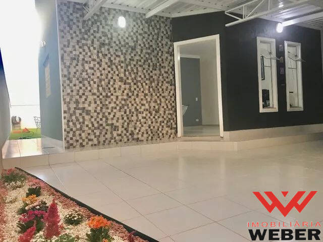 Casa à venda com 2 quartos, 200m² - Foto 2