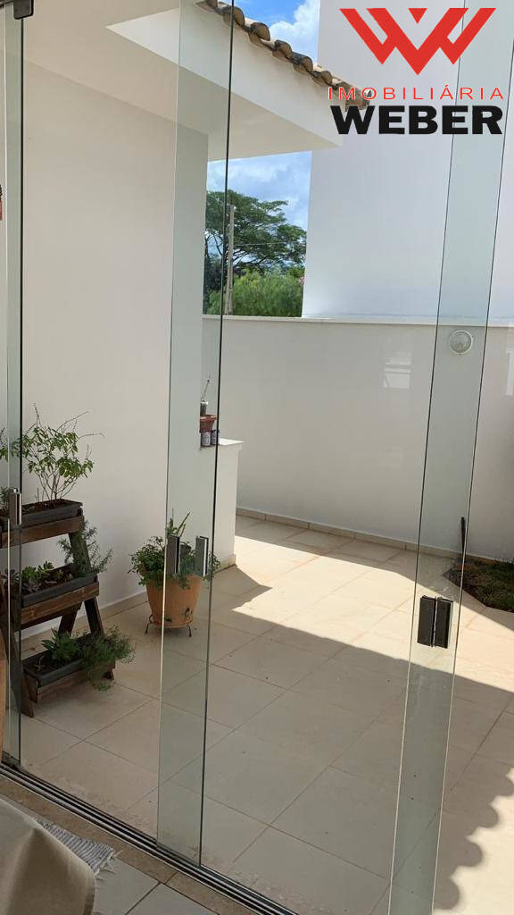 Casa de Condomínio à venda com 3 quartos, 220m² - Foto 4