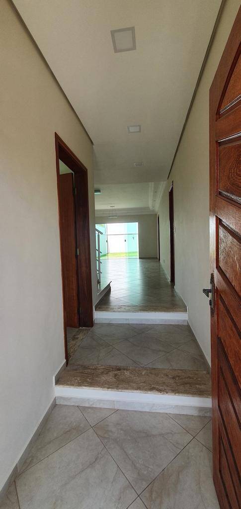 Casa de Condomínio à venda com 3 quartos, 224m² - Foto 2