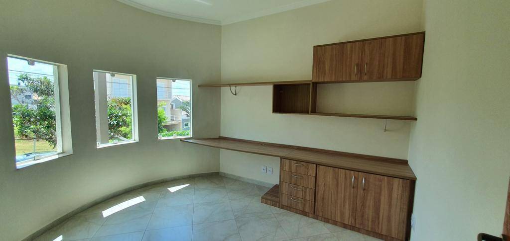 Casa de Condomínio à venda com 3 quartos, 224m² - Foto 4