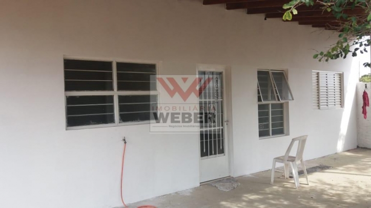 Casa à venda com 1 quarto, 300m² - Foto 2