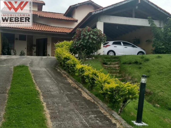 Casa à venda e aluguel com 4 quartos, 1320m² - Foto 1